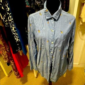 Very cute chambray shirt with parrot print.